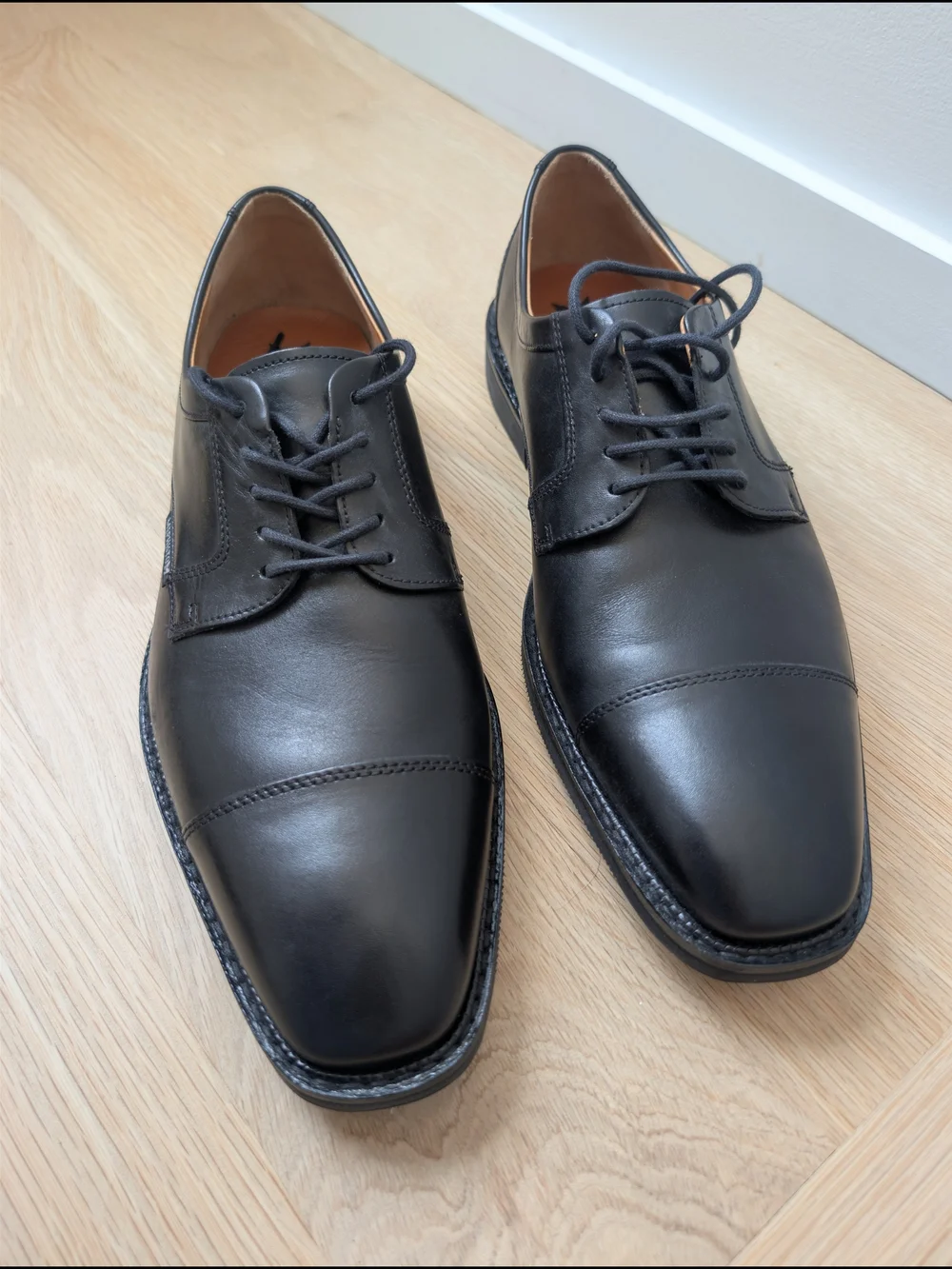 Mephisto Men’s Black Leather Poley Cap-Toe Oxford Shoes